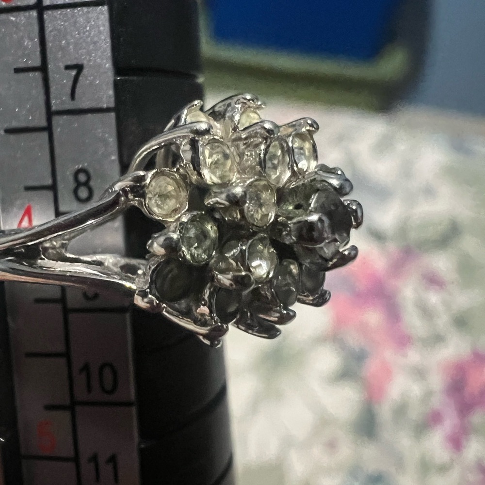 14k Elegant Silver Cluster Ring - image 4